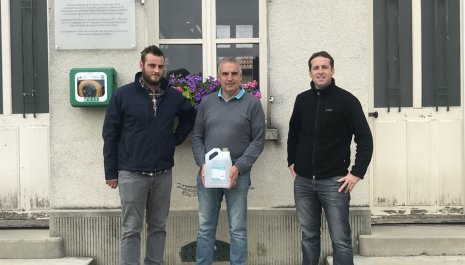 Don de gel hydroalcoolique à la Mairie de Penchard
